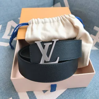 Louis Vuitton LV Initiales गहरे नीले चमड़े का बेल्ट