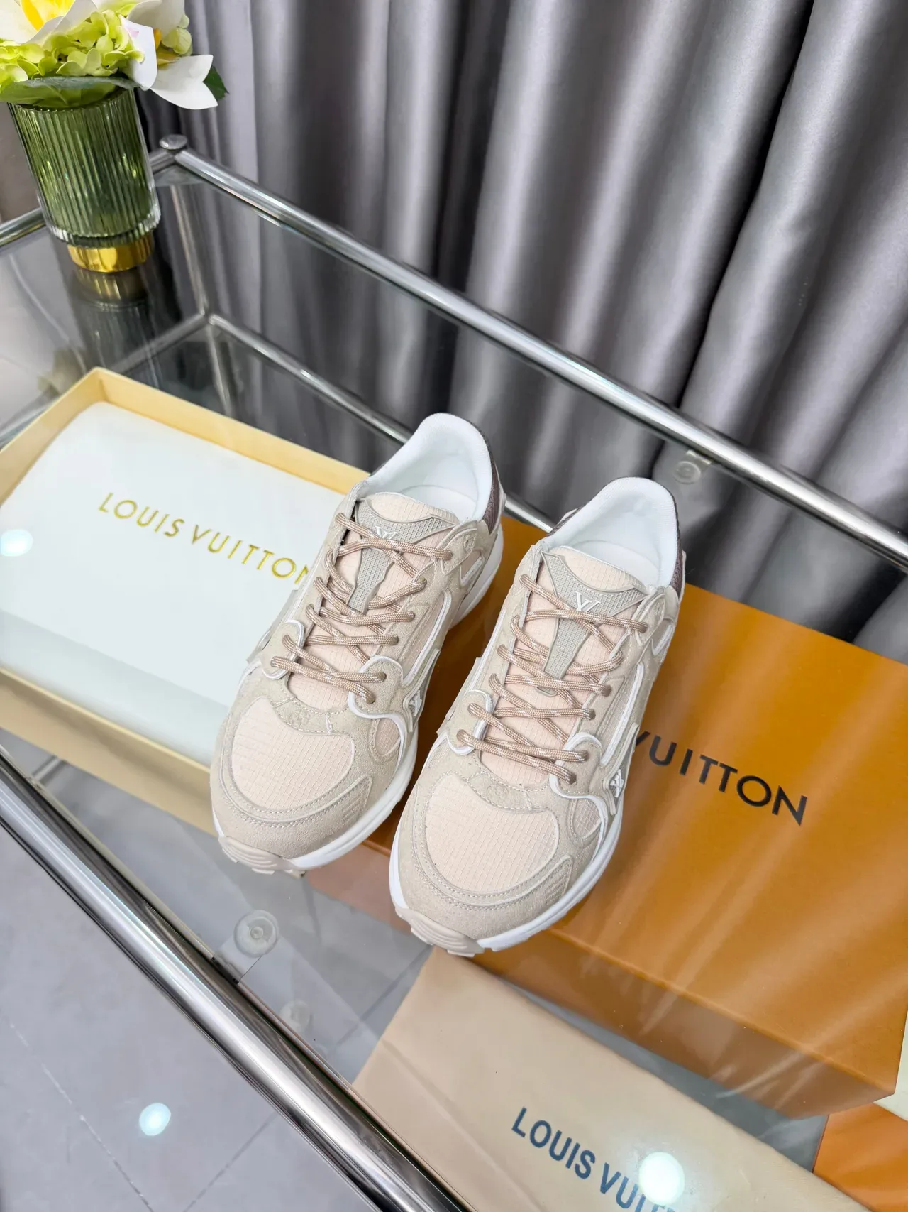 Louis Vuitton LV Trainer Chaussures Chunky Beige Blanc Tige en Daim et Maille Supérieure Semelle Sculptée 5