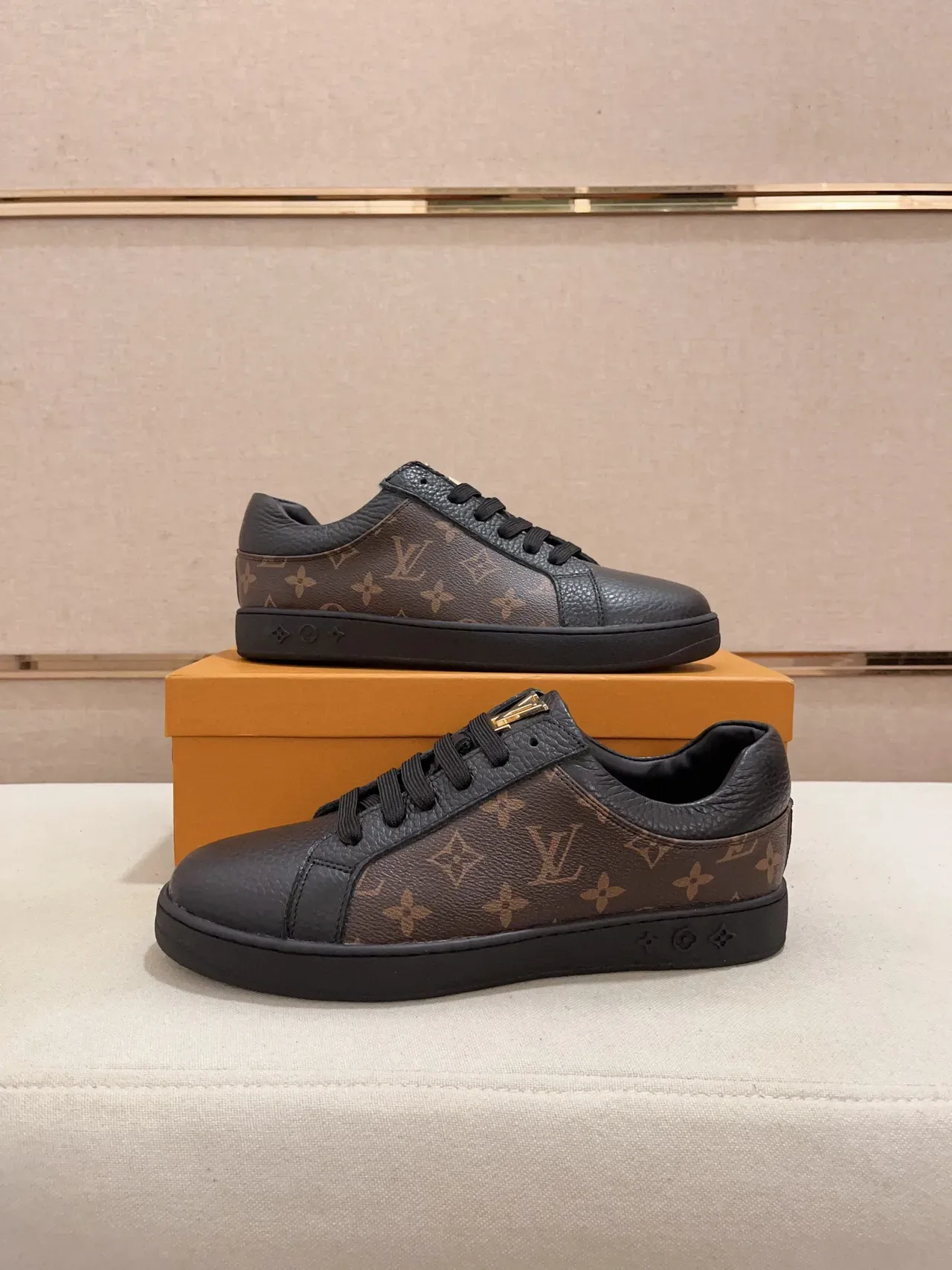 लुई विटन LV Trainer काला भूरा मोनोग्राम कैनवास लेदर ओवरले लाइफस्टाइल स्नीकर 7