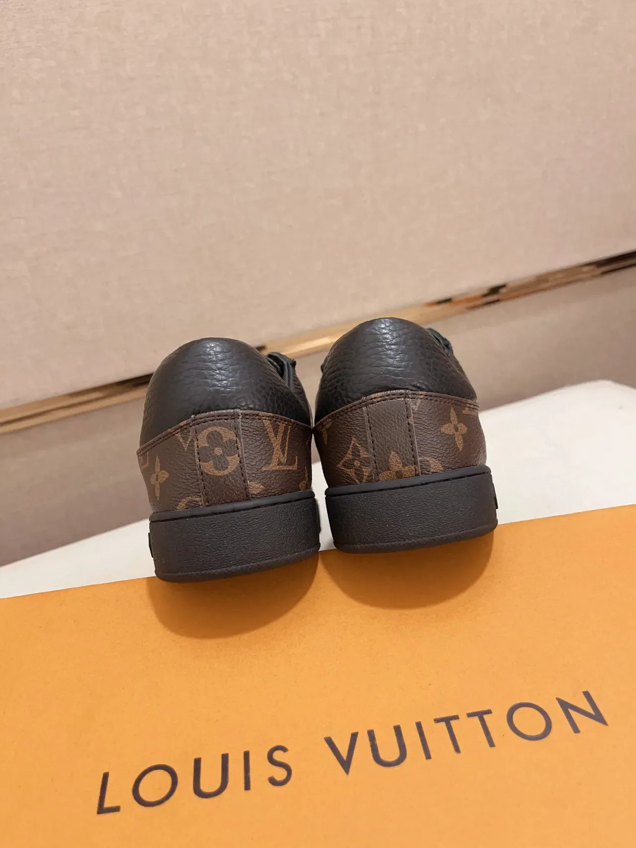 लुई विटन LV Trainer काला भूरा मोनोग्राम कैनवास लेदर ओवरले लाइफस्टाइल स्नीकर 8