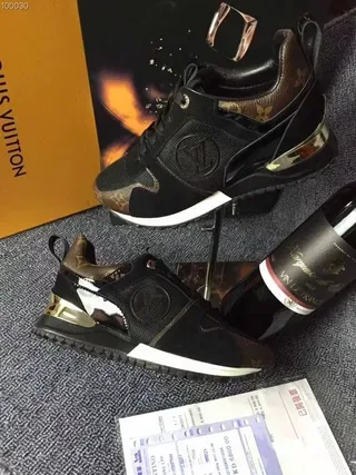 Louis Vuitton LV Trainer zapatillas lifestyle de canvas con monograma negro 2