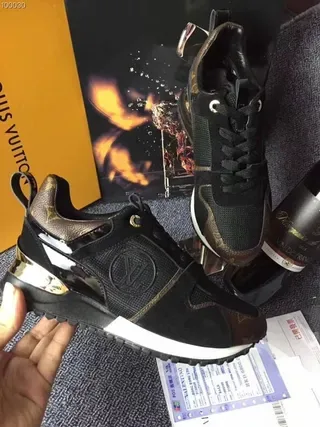 Louis Vuitton LV Trainer zapatillas lifestyle de canvas con monograma negro 3