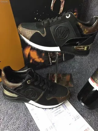 Louis Vuitton LV Trainer zapatillas lifestyle de canvas con monograma negro 4