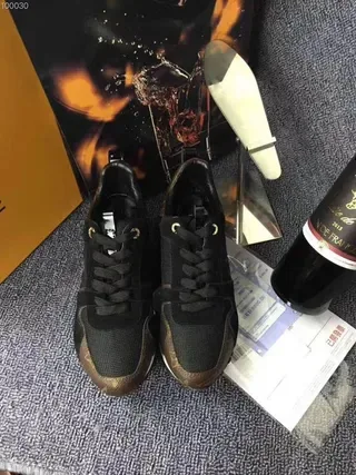 Louis Vuitton LV Trainer zapatillas lifestyle de canvas con monograma negro 5