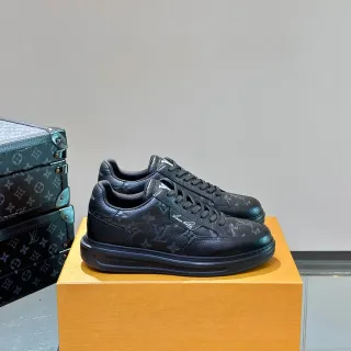 Louis Vuitton LV Trainer Sneakers Lifestyle Negros Monograma Cuero Detalle Firma Cursiva