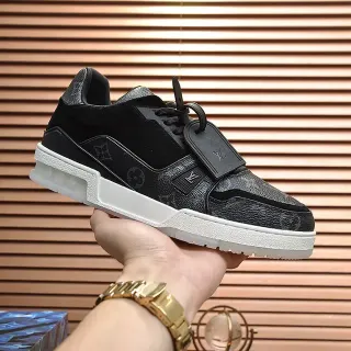Louis Vuitton LV Trainer Negro Blanco Monogram Cuero Acentos de Ante Lifestyle Sneakers