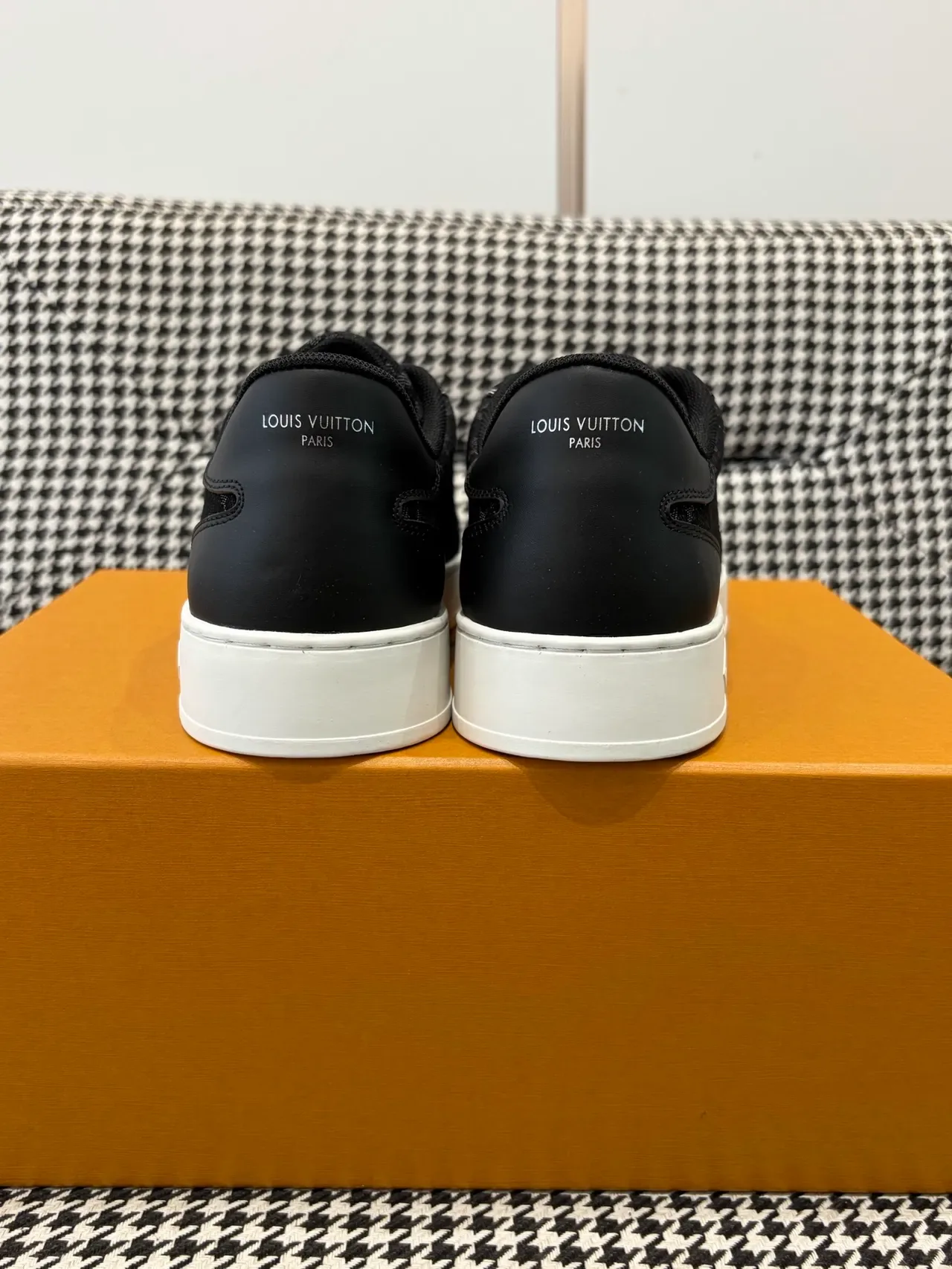 لويس فتون LV Trainer أسود أبيض نسيج مطبوع علوي مطرز شعار نمط حياة 4