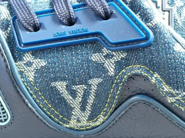 Louis Vuitton LV Trainer Sneakers Lifestyle Bleu Marine Monogrammé Hybride Denim-Cuir Sculpté Multi-Tons Semelle Milieu Style de Vie 2
