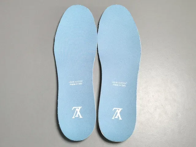 Louis Vuitton LV Trainer Sneakers Lifestyle Bleu Marine Monogrammé Hybride Denim-Cuir Sculpté Multi-Tons Semelle Milieu Style de Vie 4