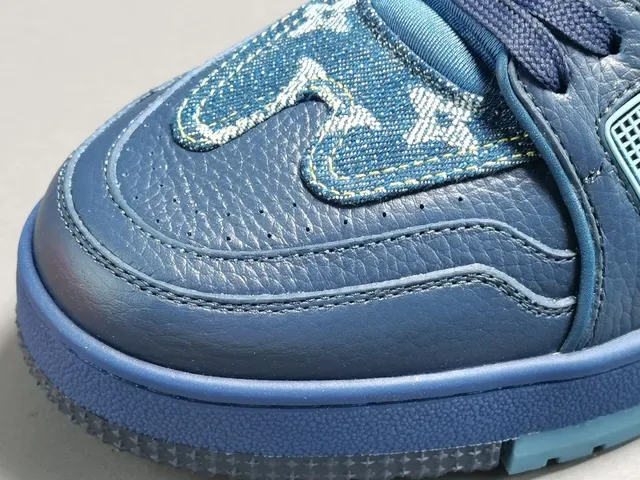 Louis Vuitton LV Trainer Sneakers Lifestyle Bleu Marine Monogrammé Hybride Denim-Cuir Sculpté Multi-Tons Semelle Milieu Style de Vie 6