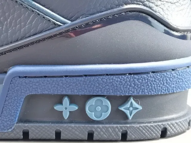 Louis Vuitton LV Trainer Sneakers Lifestyle Bleu Marine Monogrammé Hybride Denim-Cuir Sculpté Multi-Tons Semelle Milieu Style de Vie 8