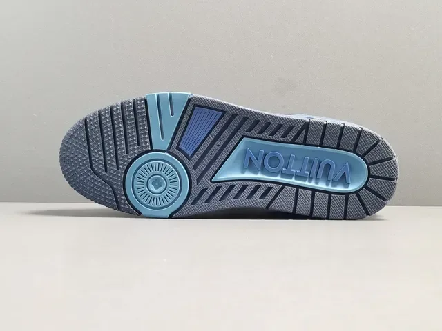 Louis Vuitton LV Trainer Sneakers Lifestyle Bleu Marine Monogrammé Hybride Denim-Cuir Sculpté Multi-Tons Semelle Milieu Style de Vie 14