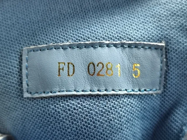 Louis Vuitton LV Trainer Sneakers Lifestyle Bleu Marine Monogrammé Hybride Denim-Cuir Sculpté Multi-Tons Semelle Milieu Style de Vie 16