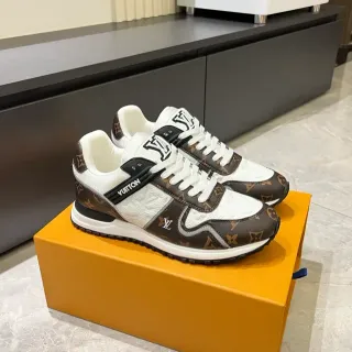 Louis Vuitton LV Trainer marrom branco monogram canvas painéis de couro sneakers lifestyle