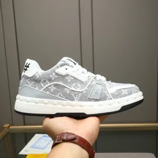 Louis Vuitton LV Trainer Cinza Branco parte superior de tela monogrammada sola chunky de plataforma sneakers lifestyle
