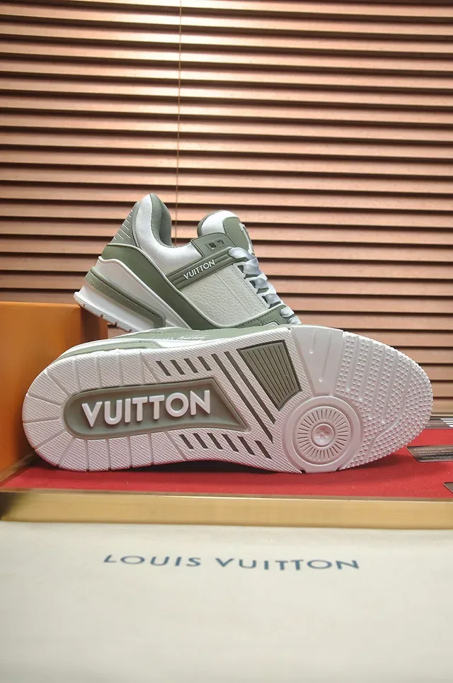 Louis Vuitton LV Trainer Vert Blanc Semelle Stratifiée Panneaux en Cuir Texturisés Sneakers Lifestyle 3