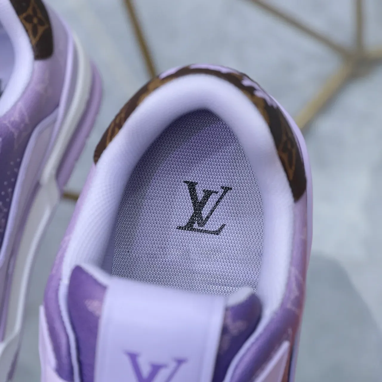 Louis Vuitton LV Trainer Tênis Lifestyle Roxo Marrom Couro Layered Monogram Canvas 2