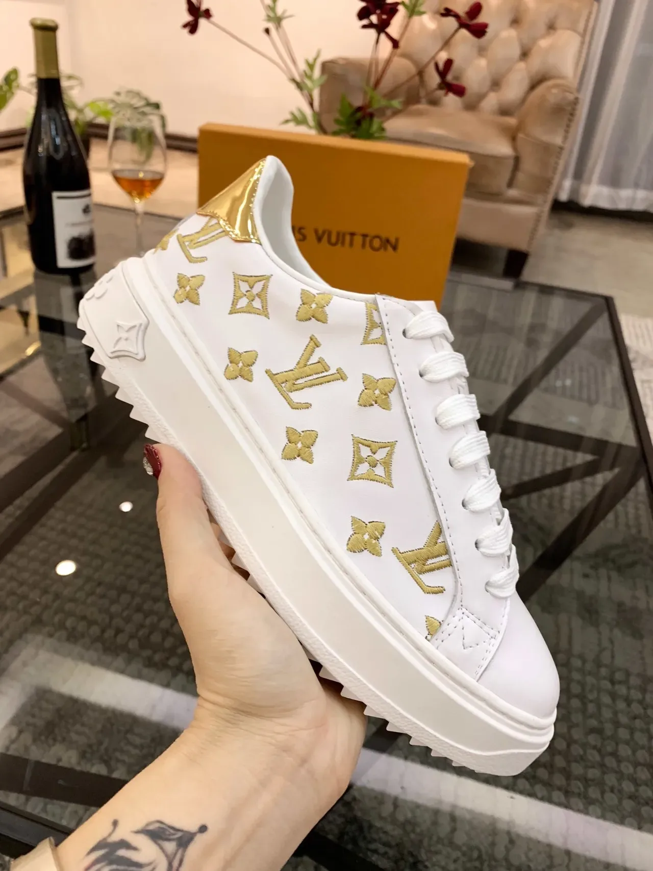 Louis Vuitton LV Trainer Tênis Lifestyle Brancos e Dourados com Monogram 2