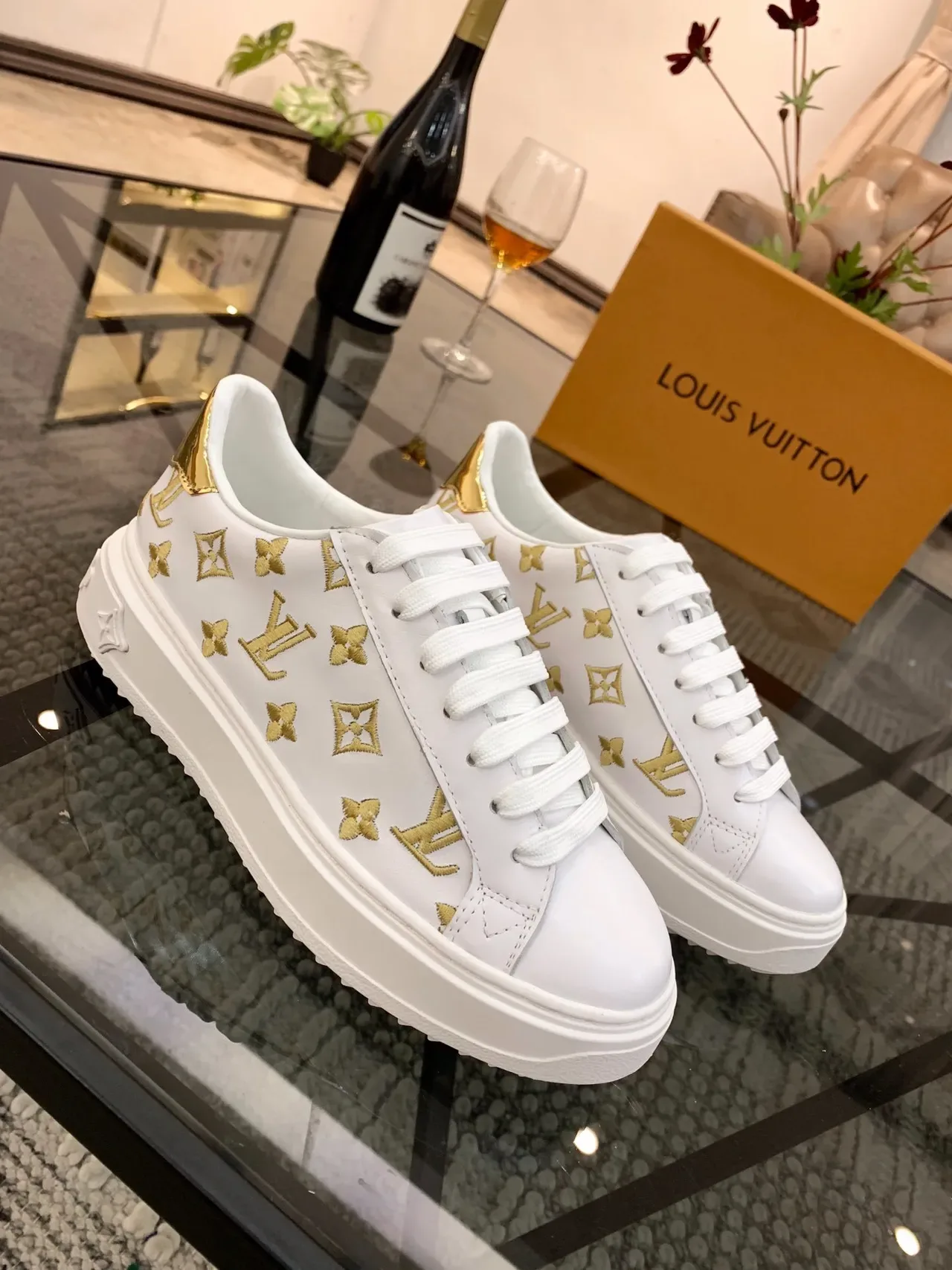 Louis Vuitton LV Trainer Tênis Lifestyle Brancos e Dourados com Monogram 4