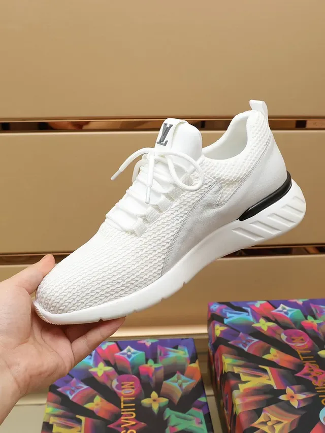 Louis Vuitton LV Trainer Tênis Lifestyle Branco e Preto com Upper de Malha e Língua Integrada 2