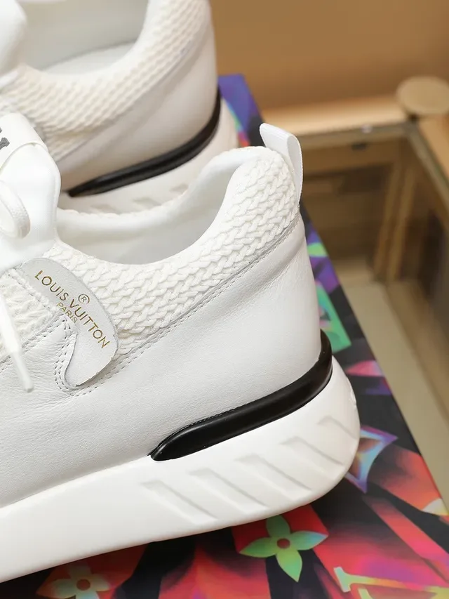 Louis Vuitton LV Trainer Tênis Lifestyle Branco e Preto com Upper de Malha e Língua Integrada 5