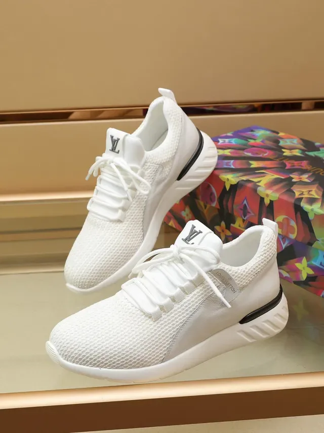 Louis Vuitton LV Trainer Tênis Lifestyle Branco e Preto com Upper de Malha e Língua Integrada 8