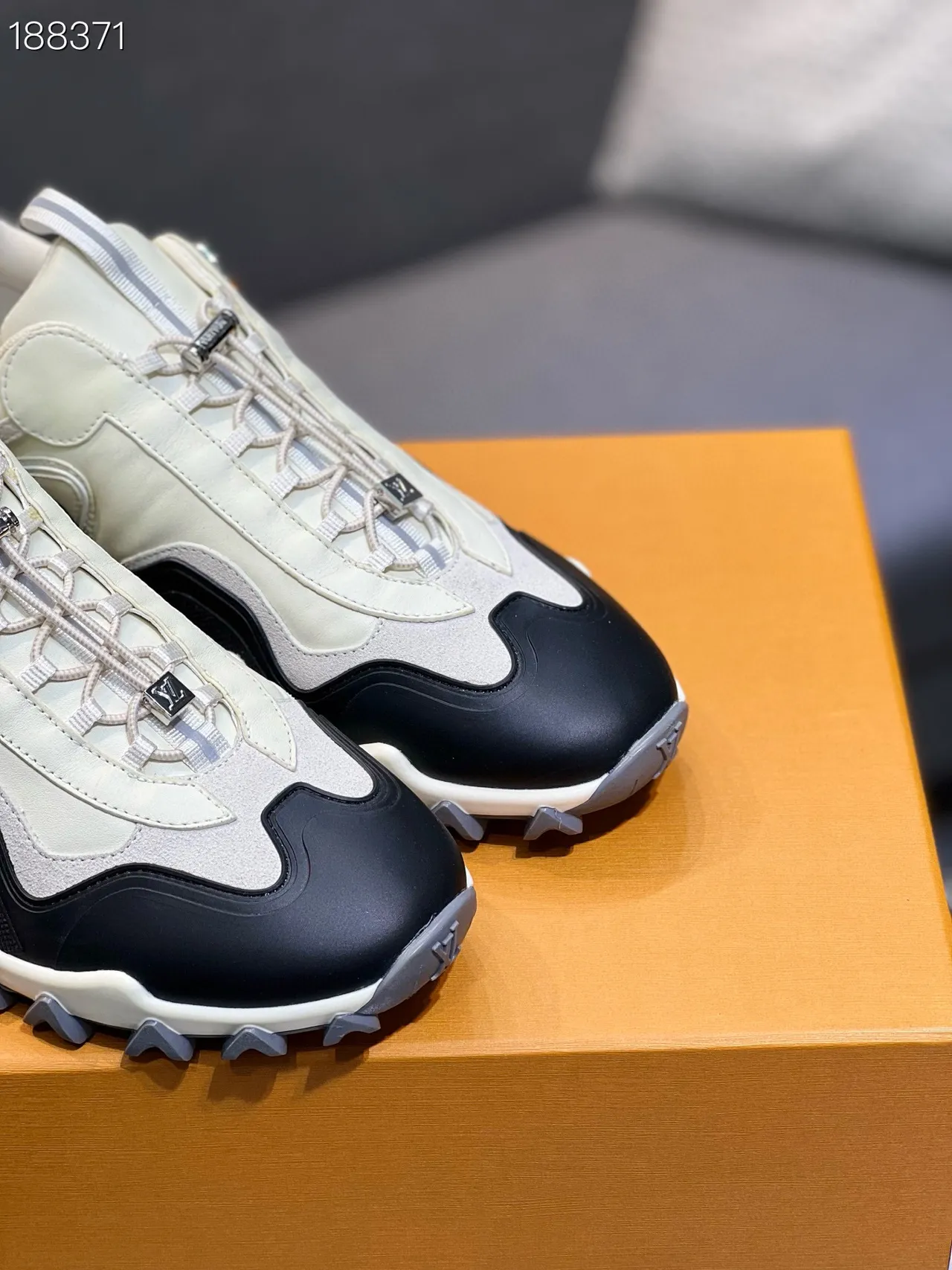 Louis Vuitton LV Trainer Blanc Semelle Noire Sculpted Wave Midsole Chaussures Chunky 4