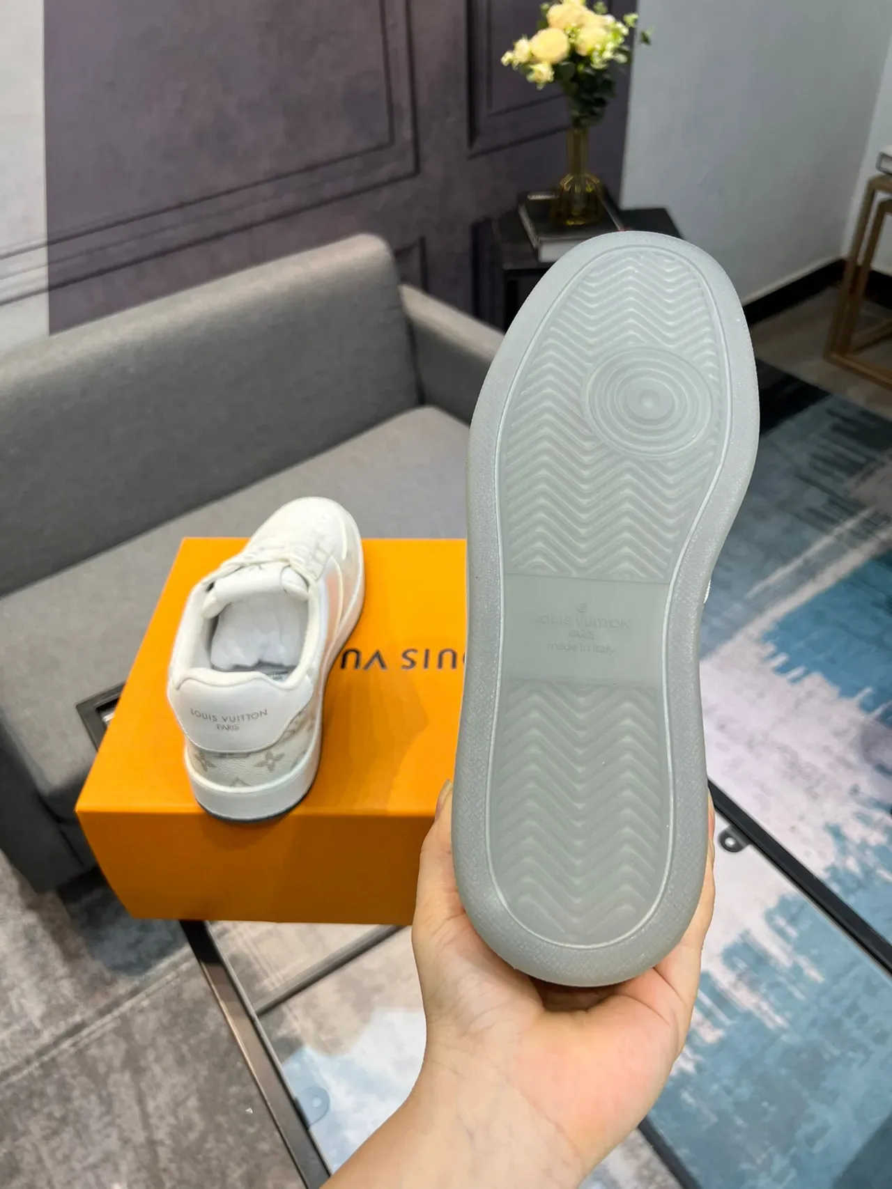 Louis Vuitton LV Trainer Branco Cinza Couro Monogram Detalhe Logo Perfurado Lifestyle Sneakers 7