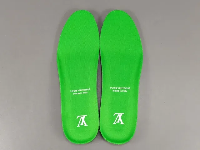 Louis Vuitton LV Trainer Tênis Lifestyle Branco Verde Couro Superior Costuras Contrastantes E Acentos 4