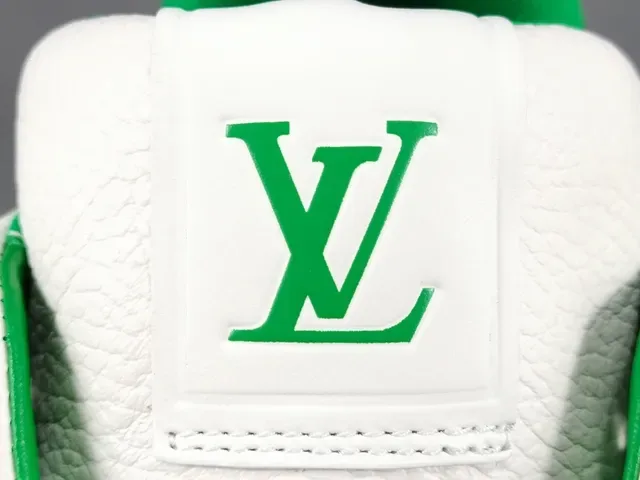 Louis Vuitton LV Trainer Tênis Lifestyle Branco Verde Couro Superior Costuras Contrastantes E Acentos 5