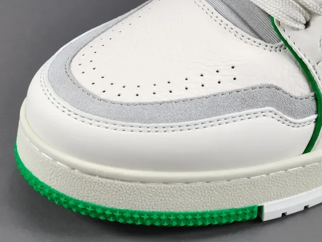 Louis Vuitton LV Trainer Tênis Lifestyle Branco Verde Couro Superior Costuras Contrastantes E Acentos 9