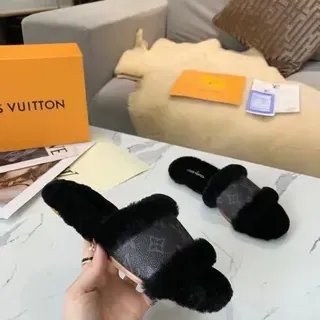 Louis Vuitton Monogram Canvas Black Fur Trim चप्पल