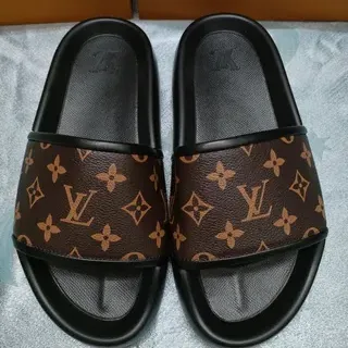 Louis Vuitton मोनोग्राम कैनवास स्लाइड स्लिपर्स
