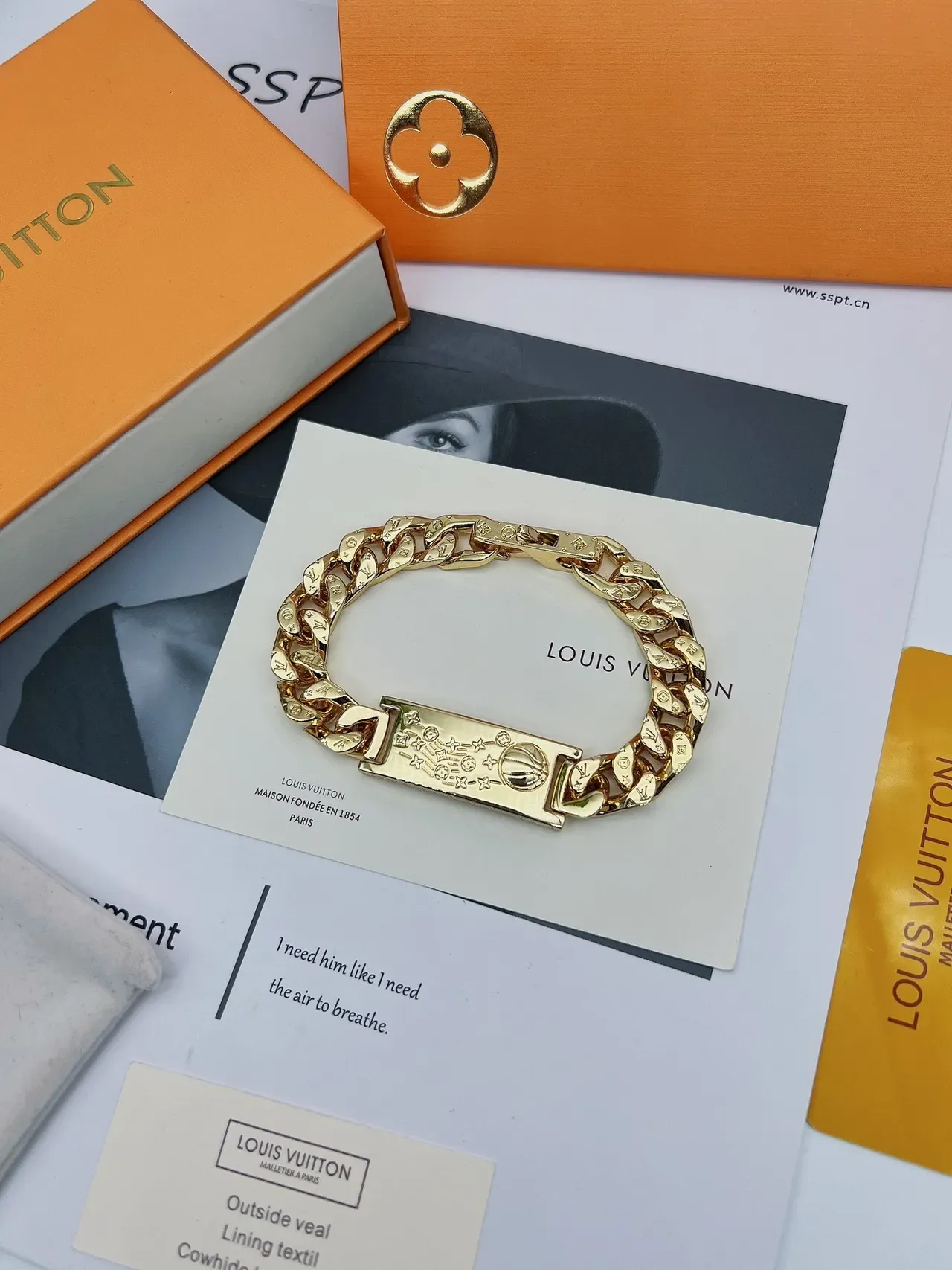 سوار Louis Vuitton Monogram سلسلة ذهبية مقطع كيرب 4