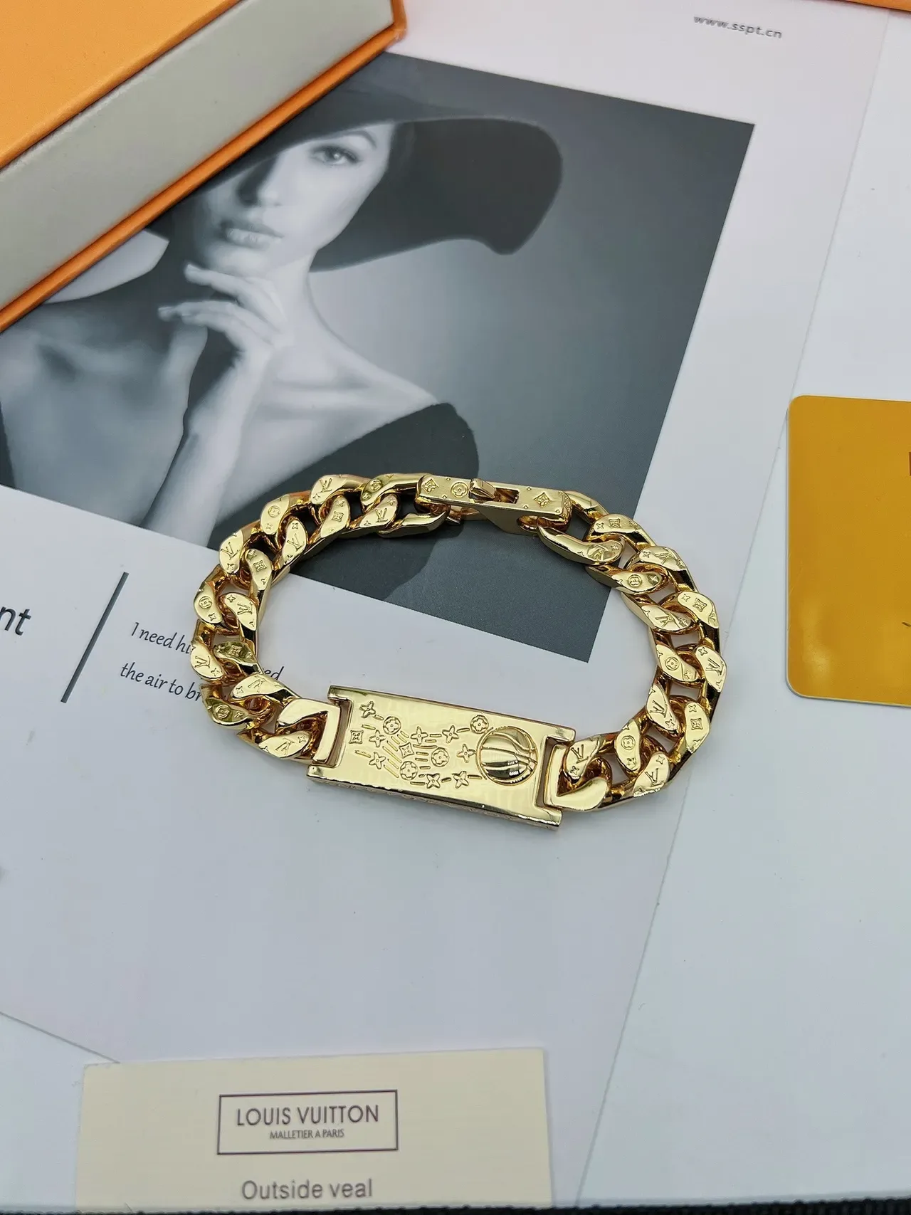 سوار Louis Vuitton Monogram سلسلة ذهبية مقطع كيرب 5