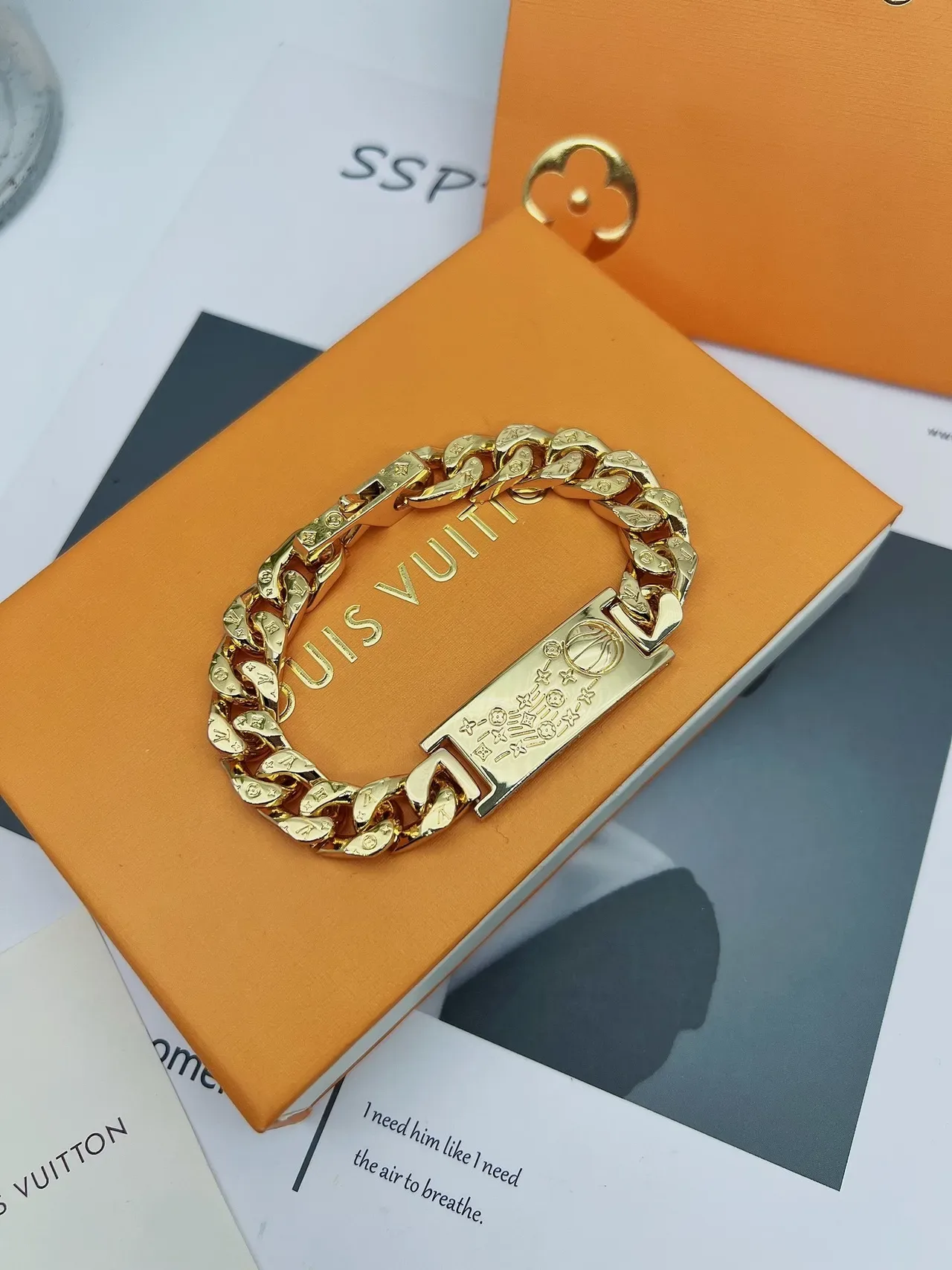 سوار Louis Vuitton Monogram سلسلة ذهبية مقطع كيرب 6