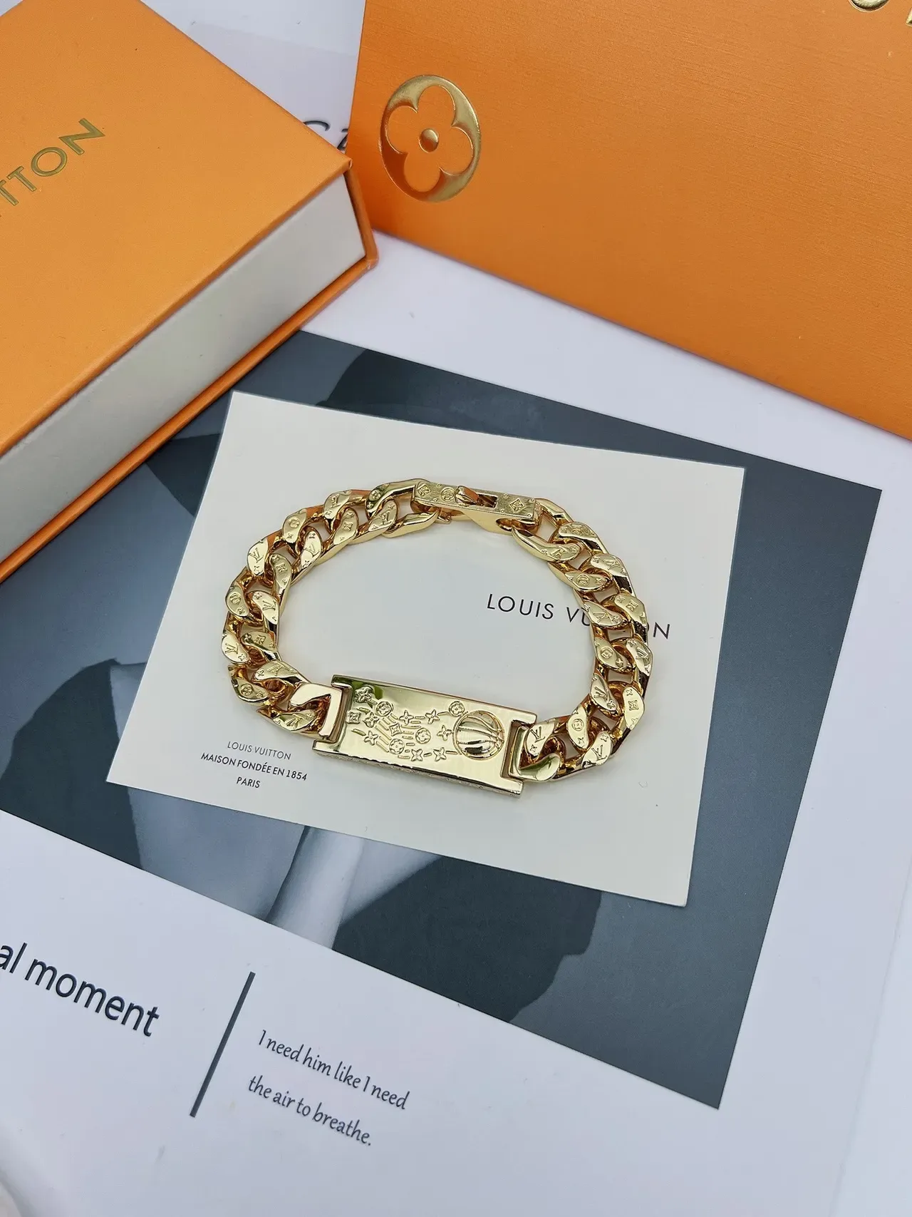 سوار Louis Vuitton Monogram سلسلة ذهبية مقطع كيرب 9