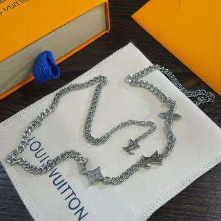 Colar Louis Vuitton Monogram Corrente Prateada