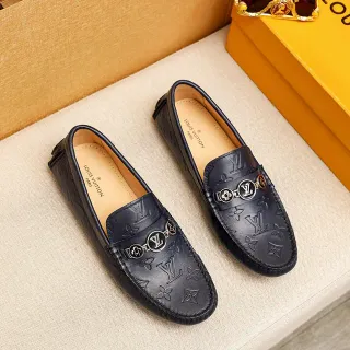 Louis Vuitton مونوغرام-إمبوسد جلد لوفرز