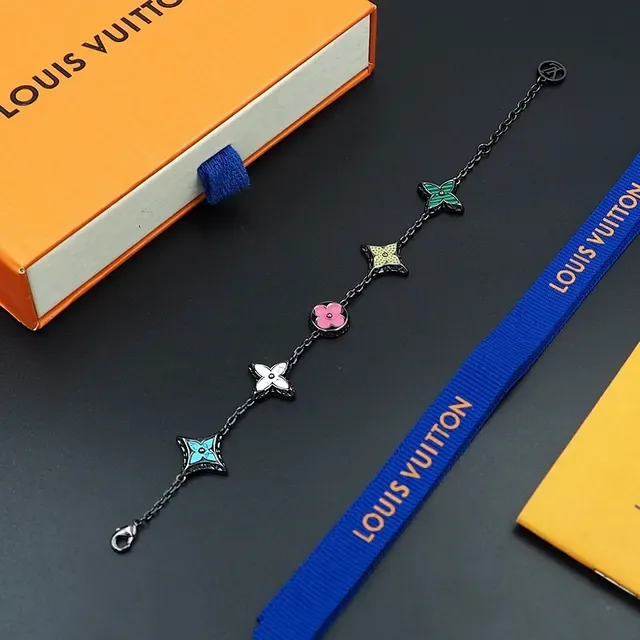 Louis Vuitton Monogram Flowers Pulsera de encanto floral de esmalte 2