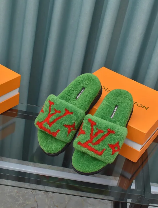 Louis Vuitton Monogram Slides peluche vert rouge chaussons de peluche 4