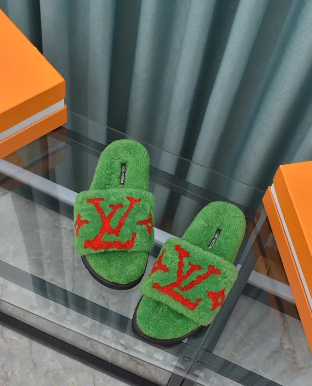 Louis Vuitton Monogram Slides peluche vert rouge chaussons de peluche 5