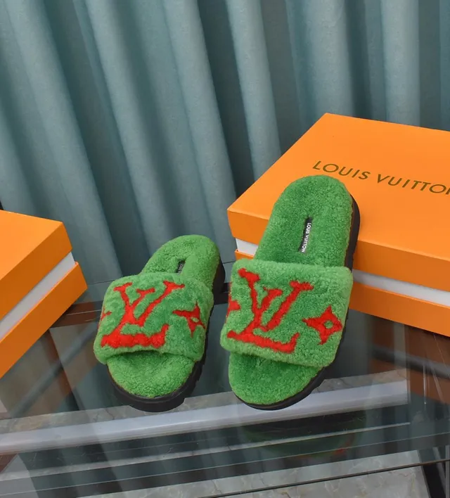 Louis Vuitton Monogram Slides peluche vert rouge chaussons de peluche 7