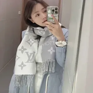 Louis Vuitton Monogram Gray White Fringed Cashmere Scarf