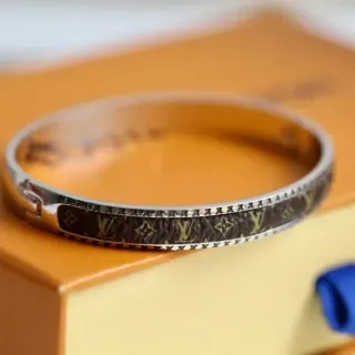 Louis Vuitton Monogram سوار جلدي