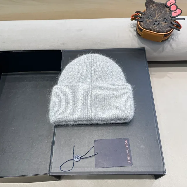 Louis Vuitton Monogram Patch Gorro tricotado gris 8