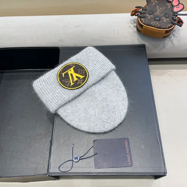 Louis Vuitton Monogram Patch Gorro tricotado gris 9
