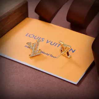 Brincos Louis Vuitton Monogram Pavé Crystal Stud dourado transparente