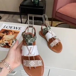 Louis Vuitton मोनोग्राम-प्रिंट मल्टी-स्ट्रैप फ्लैट कैजुअल सैंडल
