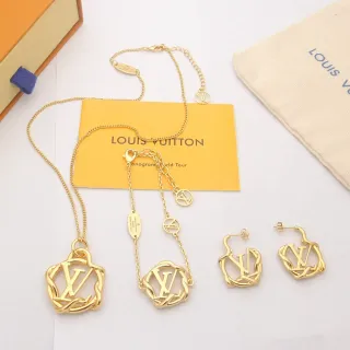 Colar com pingante Louis Vuitton Monogram World Tour dourado com motivo de corda retorcida